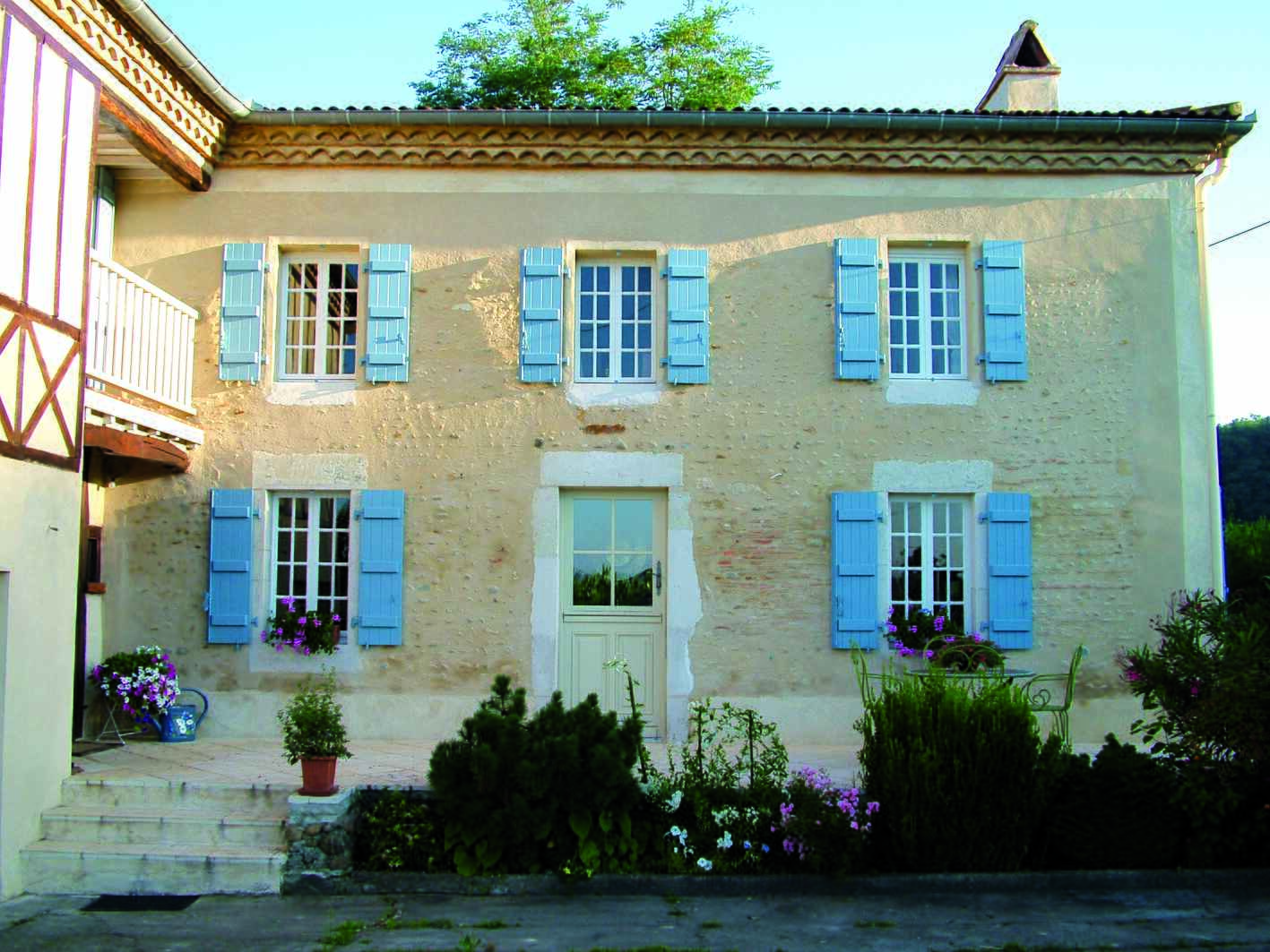 Volets battants bois pleins à lames verticales