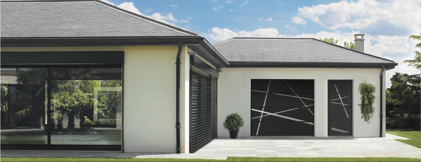 Porte de garage sectionnelle sérénité sur maison
