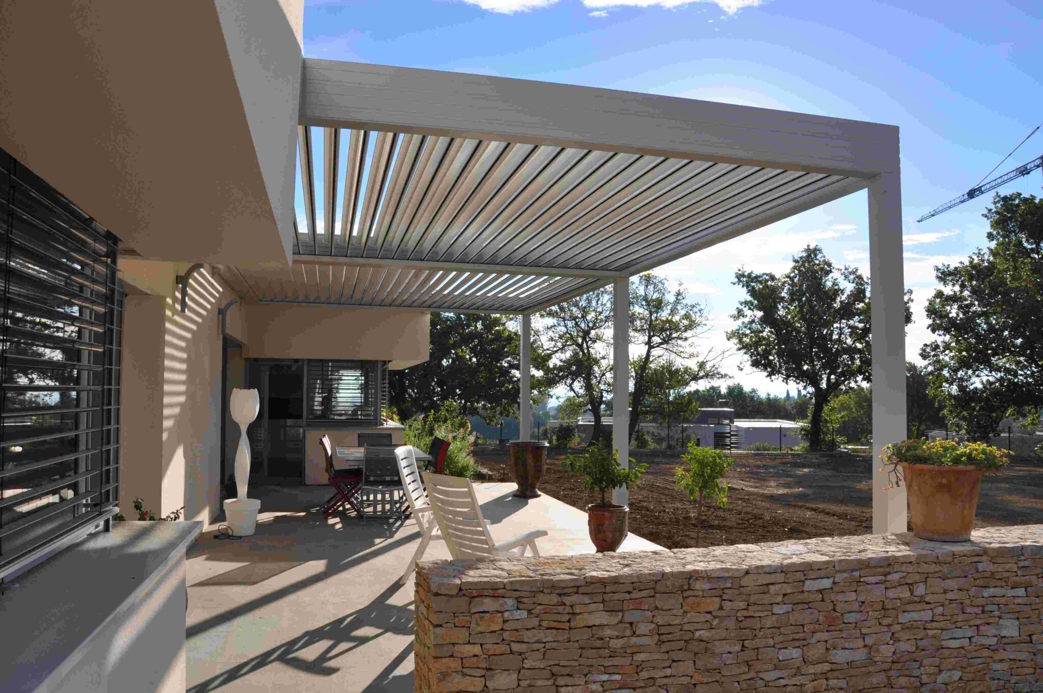Pergolas couleur blanche avec lames orientables