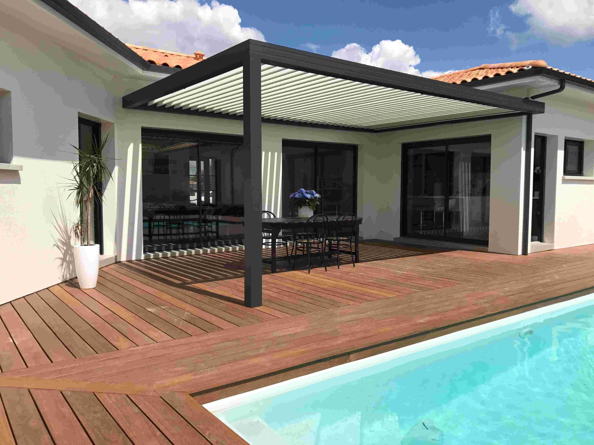 Pergolas couleur noire avec lames orientables