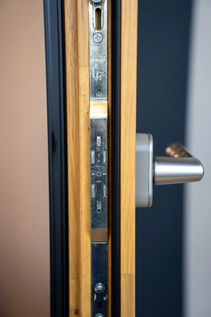 mécanisme Porte fenêtre bois et alu Fusia